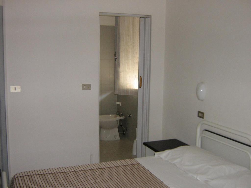 Hotel Ivette Rimini Rum bild